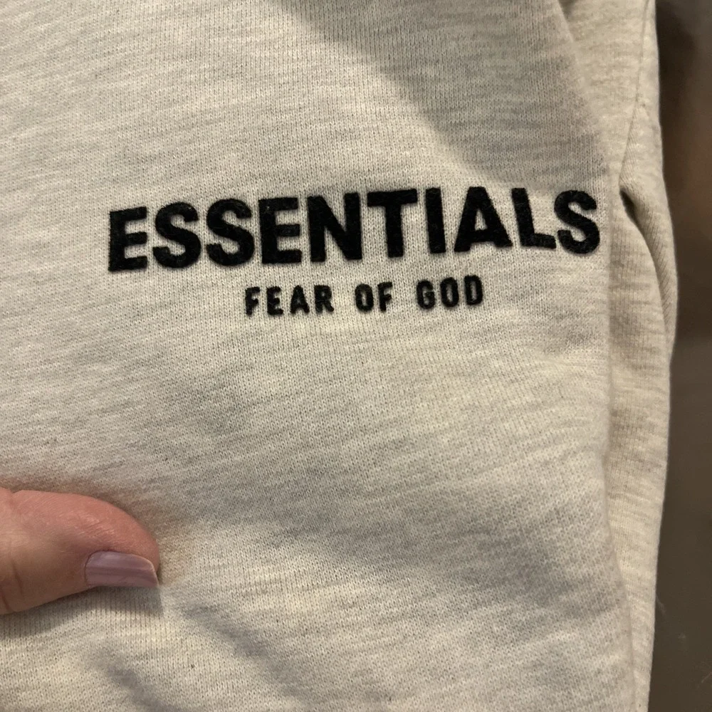NWT Essentials Fear Of God Men's Sz Sm Light Oatmeal Hoodie, Pocket, Money - Picture 2 of 10